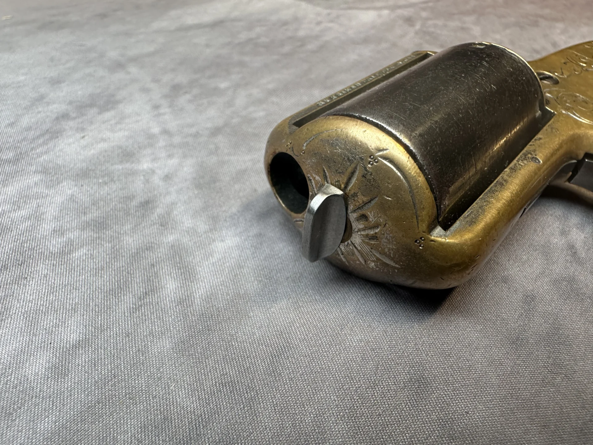 "My Friend" .32 Rimfire 5-Shot Knuckleduster Pepperbox Revolver (Antique) - Image 4